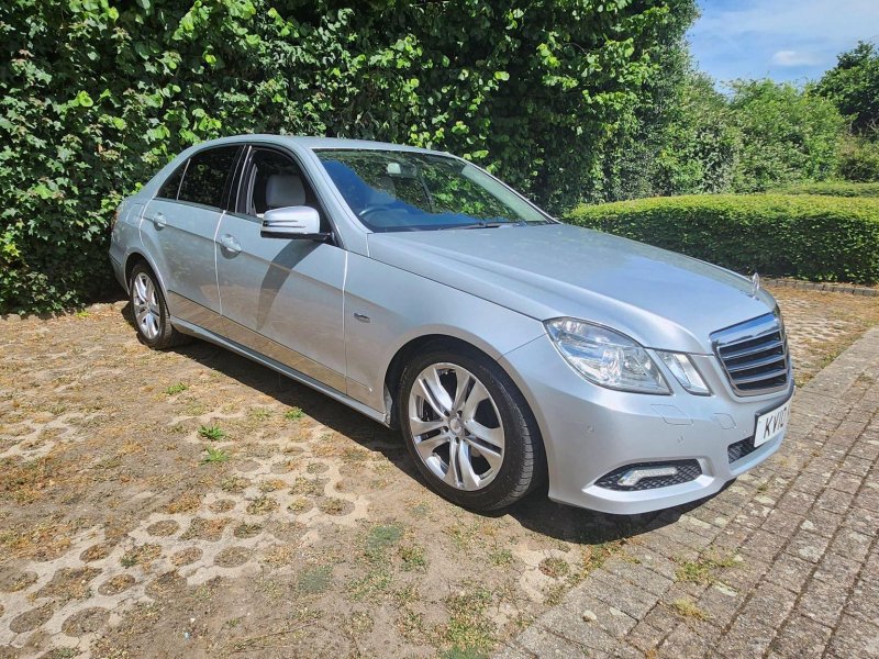 MERCEDES-BENZ E CLASS 2.1 E200 CDI BlueEfficiency Avantgarde Tiptronic Euro 5 4dr